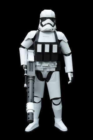 Téléchargez les photos : Modèle de papier Stormtrooper de Star Wars (vue de face, fond noir)) - en image libre de droit