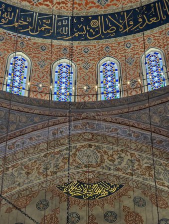 Téléchargez les photos : Istanbul, Turquie - 10 juin 2023 : Mosquée bleue à Istanbul de l'intérieur - en image libre de droit