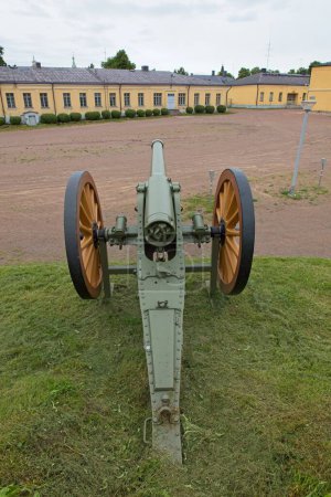 Primer plano de cañón viejo de Bange de 90 mm (Mle 1877) de WW2.