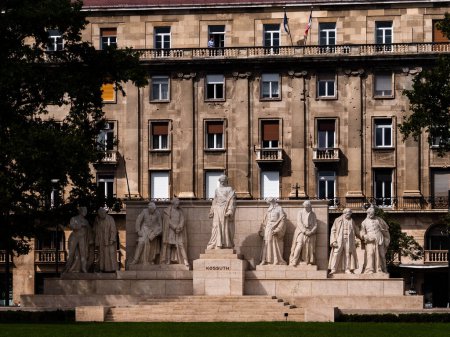 Téléchargez les photos : Monument de Lajos Kossuth près du Parlement à Budapest, Hongrie - en image libre de droit