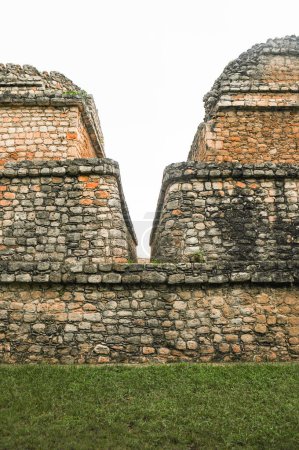 Téléchargez les photos : Ruines mayas à Ek Balam appelé les jumeaux - en image libre de droit