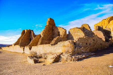Téléchargez les photos : Chaco Canyon structure historique toujours debout - en image libre de droit