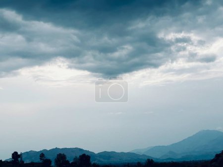 Schöne Landschaft mit einem Berg und blauem Himmel, Khyber Pakhtunkhwa, Pakistan