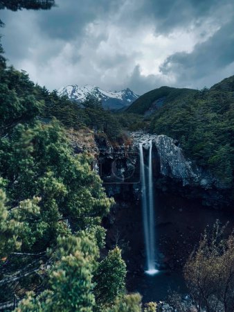 belle cascade dans les montagnes, Mt Ruapehu, Parc national des Tongariro, Nouvelle-Zélande