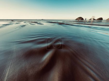 Foto de Hermoso paisaje marino. fondo de la naturaleza, Back Beach, Nueva Plymouth, Taranaki, Nueva Zelanda - Imagen libre de derechos