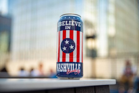 Foto de Nashville, Tennessee, EE.UU. 2 de julio de 2022. Lata de cerveza ale de oro de I Believe Brewing Company. - Imagen libre de derechos