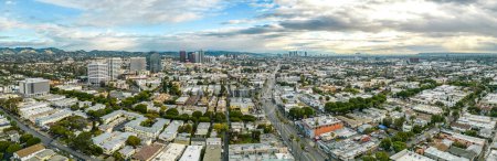 Foto de Santa Monica vista al centro de Los Ángeles, California. Panorama aéreo de la ciudad urbana. Foto de alta calidad - Imagen libre de derechos