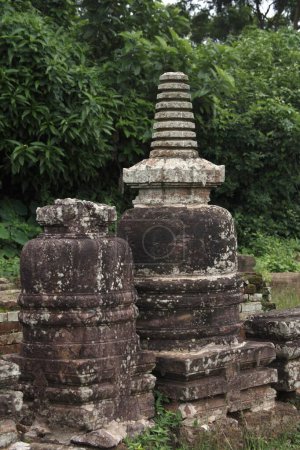 Téléchargez les photos : Bouddha stupa dans le patrimoine Bouddhiste fouillé site, Udayagiri, Orissa, Inde - en image libre de droit