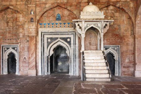 Téléchargez les photos : Vue intérieure de jama masjid, Mandu, Dhar, Madhya Pradesh, Inde - en image libre de droit