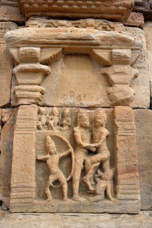 Foto de Escultura en el Templo Papanatha, Ramayana, Vali, Sugriva, Rama, Pattadakal, Patrimonio de la Humanidad por la UNESCO, construido en el año 800 d.C., Bagalkot, Karnataka, India - Imagen libre de derechos