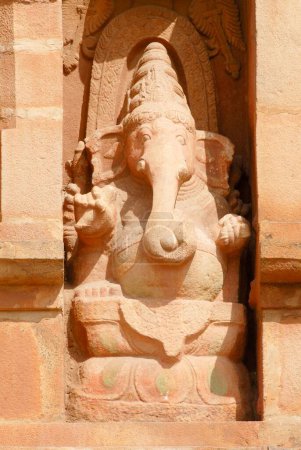 Téléchargez les photos : Statue du seigneur Ganesha ganpati sur le mur extérieur du temple Brihadeshwara, Thanjavur, Tamil Nadu, Inde Patrimoine mondial de l'UNESCO - en image libre de droit