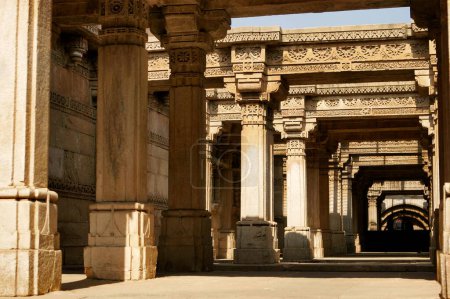 Adalaj Vava Schritt gut gebaut von Königin Rudabai siebenstöckige Struktur, Ahmedabad, Gujarat, Indien Heritage Site