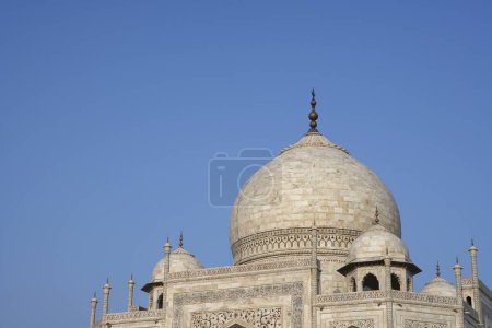 Téléchargez les photos : Vue sur le dôme du Taj Mahal Septième merveilles du monde, Agra, Uttar Pradesh, Inde Site du patrimoine mondial de l'UNESCO - en image libre de droit
