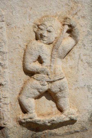Téléchargez les photos : Statue sculptée dans le complexe du temple de Vitthala, Hampi, Vijayanagar, patrimoine mondial de l'UNESCO, plateau Deccan, Taluka Hospet, district Bellary, Karnataka, Inde - en image libre de droit