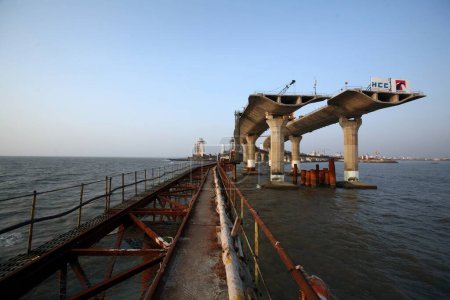 Téléchargez les photos : Site de construction de la liaison Bandra Worli Sea sur la mer d'Arabie dans la banlieue ouest de Bombay maintenant Mumbai, Maharashtra, Inde - en image libre de droit