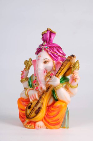 Foto de Estatua de lord ganesh tocando veena, India - Imagen libre de derechos