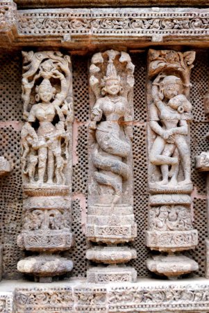Téléchargez les photos : Statues érotiques ruinées sur le temple Konarak Sun, Konarak, Bhubaneswar, Orissa, Inde Patrimoine mondial - en image libre de droit