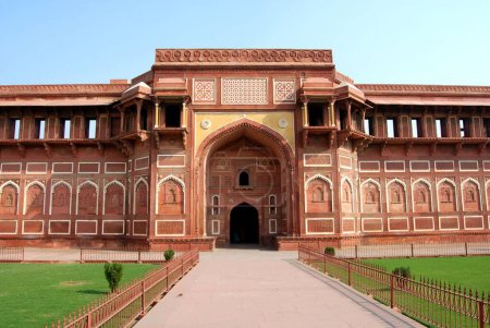 Foto de Amplia vista del palacio de Jahangir dentro del fuerte rojo, Agra, Uttar Pradesh, India - Imagen libre de derechos