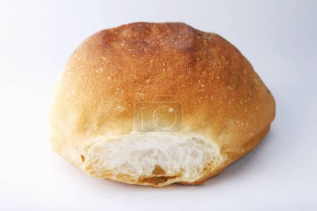 Braunes Brot auf weißem Hintergrund, Indien