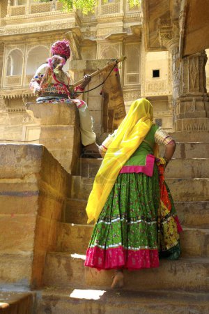 Foto de Músico y bailarín folclórico, Jaisalmer, Rajastán, India - Imagen libre de derechos