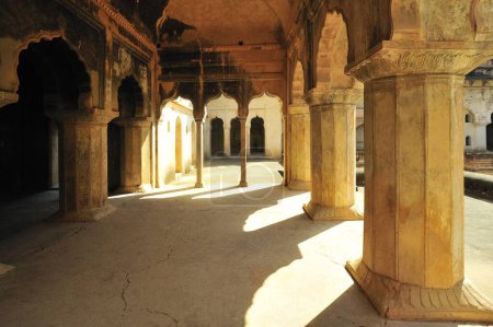 Orchha decorative chambers of raja mahal khajuraho madhya pradesh india