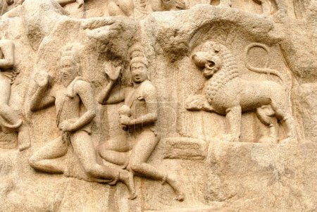 Pénitence d'Arjunas ou pénitence de Bhagirathas monolithe massif en plein air de bas _ relief au 7ème siècle situé dans Mahabalipuram Tamil Nadu, Inde
