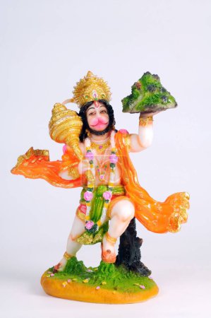 Téléchargez les photos : Statue du seigneur Hanuman tenant la montagne, Inde - en image libre de droit