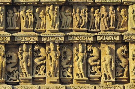 Aufwendig geschnitzte Wand des Parsvanatha-Tempels Khajuraho madhya pradesh india