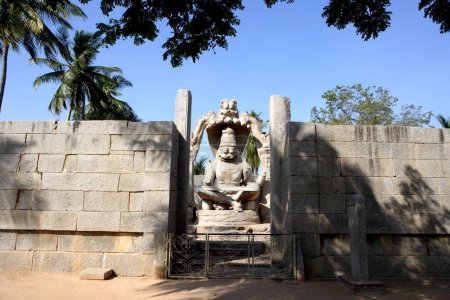 Téléchargez les photos : Narsimha Monolith, Hampi, Vijayanagara, site du patrimoine mondial de l'UNESCO, Bellary, Karnataka, Inde - en image libre de droit