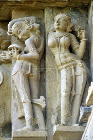 Apsara und nayika an der Wand des vishvanath Tempels Khajuraho madhya pradesh india