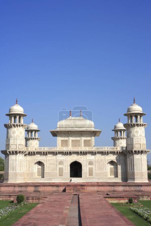Itimad _ ud _ Daula Grab Mausoleum aus weißem Marmor, erbaut zwischen 1600 und 1700 von Moghul-Kaiser, Agra, Uttar Pradesh, Indien