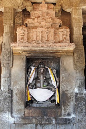 Estatua de Ganesh pared de templo brihadishwara Vishwakarmas tamil nadu India
