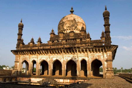 Foto de Ibrahim Rauza construido por Ibrahim Adil Shah II en Bijapur, Karnataka, India - Imagen libre de derechos