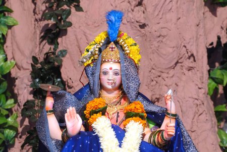Foto de Ídolo de la diosa Durga en el festival Navaratri celebrando el festival Vijayadashami Dussera, Dadar, Bombay Mumbai, Maharashtra, India - Imagen libre de derechos