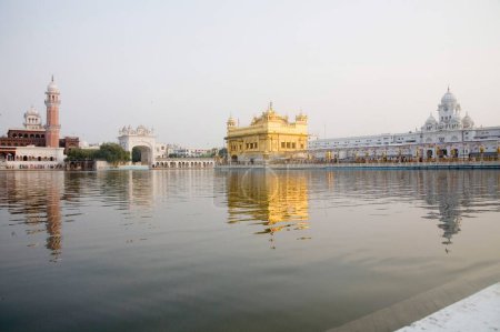 Foto de Harimandir Sahib swarn mandir or golden temple , Amritsar , Punjab , India - Imagen libre de derechos