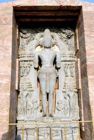 Téléchargez les photos : Statue ruinée du dieu solaire védique Surya ou Arka au temple Konarak Sun, Konarak, Bhubaneswar, Orissa, Inde Patrimoine mondial - en image libre de droit