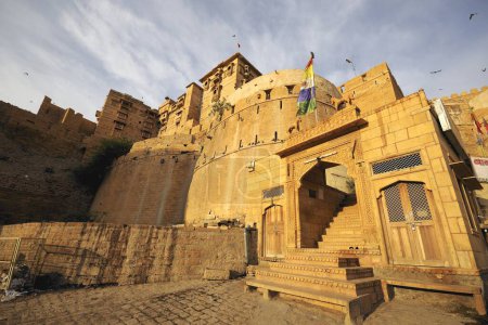 Téléchargez les photos : Vue de face du fort de Jaisalmer, Rajasthan, Inde - en image libre de droit
