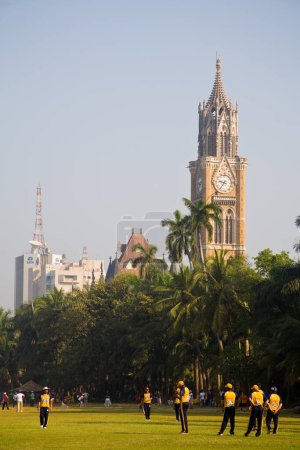 Téléchargez les photos : Aire de jeux ovale Maïdan à Churchgate, Bombay, Mumbai, Maharashtra, Inde 20 _ 12 _ 2009 - en image libre de droit