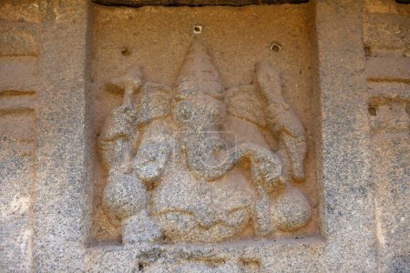 Téléchargez les photos : Statue de Dieu Ganesha sculptée dans Prasanna Virupaksha sous terre Temple Shiva, Hampi, Vijayanagar, Patrimoine mondial de l'UNESCO, Plateau Deccan, Taluka Hospet, District Bellary, Karnataka, Inde - en image libre de droit