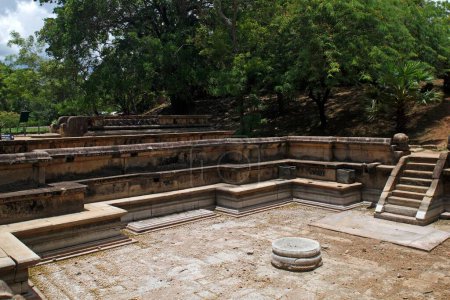 Téléchargez les photos : Structure en ruines, Patrimoine mondial, ancienne ville de Polonnaruwa, Sri Lanka - en image libre de droit