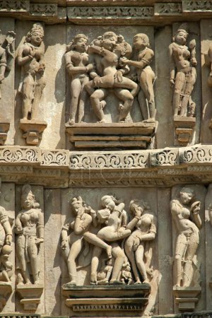 Mithuna Paare an der Wand des vishvanath Tempels Khajuraho madhya pradesh india