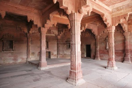Téléchargez les photos : Piliers du palais Jodh Bais à Fatehpur Sikri construit durant la seconde moitié du XVIe siècle, Agra, Uttar Pradesh, Inde Site du patrimoine mondial de l'UNESCO - en image libre de droit