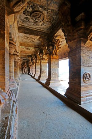 Höhlentempel des Badami Chalukyan King Mangalesa gewidmet Lord Vishnu im Jahr 578 n. Chr., Karnataka, Indien