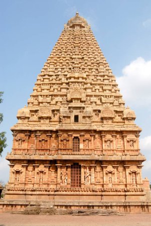 Foto de Grand Poruvudaiyar Koyil Vimanam gopuram sobre sanctum Brihadeshwara templo dedicado al señor Shiva, Thanjavur, Tamil Nadu, India UNESCO Patrimonio de la Humanidad - Imagen libre de derechos
