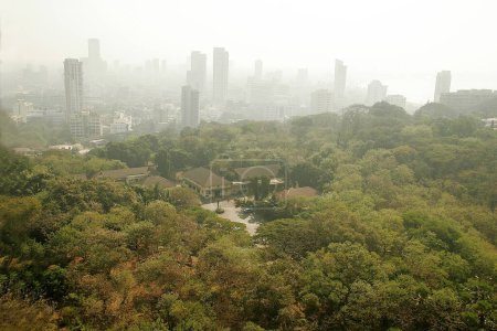 Téléchargez les photos : Skyline de la ville de Mumbai dans la brume du matin, Bombay Mumbai, Maharashtra, Inde - en image libre de droit