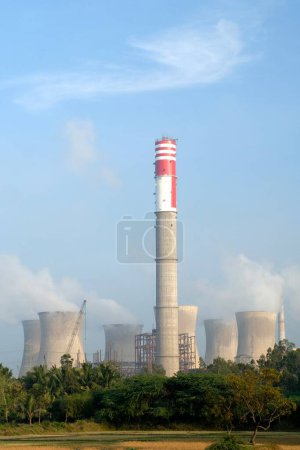 Téléchargez les photos : Centrale thermique II de Neyveli Lignite Corporation Limited NLC, Tamil Nadu (Inde) - en image libre de droit