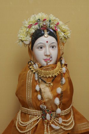 Téléchargez les photos : La déesse Gauri a apporté et adoré pendant le festival Ganesh Ganpati, Thane, Maharashtra, Inde - en image libre de droit