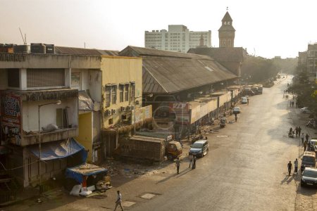 Téléchargez les photos : Route vide de Crawford Market en raison de la mort de balasaheb thackeray mumbai maharashtra Inde - en image libre de droit
