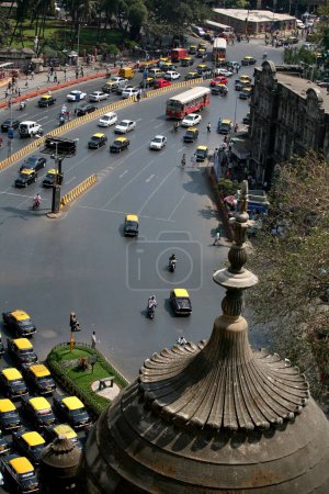 Téléchargez les photos : Dôme de Brihanmumbai Municipal Corporation bâtiment et circulation, Bombay Mumbai, Maharashtra, Inde - en image libre de droit