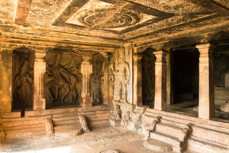 Templo cueva Ravanaphadi en Aihole, Karnataka, India